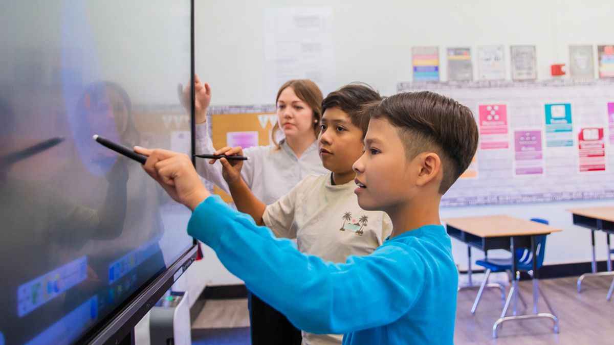 Khám Phá 7 Trò Chơi Tương Tác Cực Hay Trên Màn Hình Tương Tác