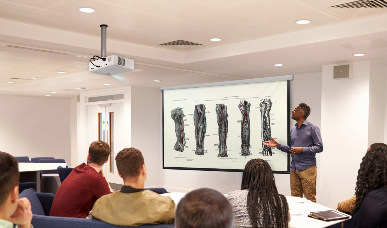 Trong Thời Đại Giáo Dục 4.0, Máy Chiếu Hỗ Trợ Giảng Viên Truyền Tải Kiến Thức Trực Quan, Nâng Cao Chất Lượng Bài Giảng Và Môi Trường Học Tập.