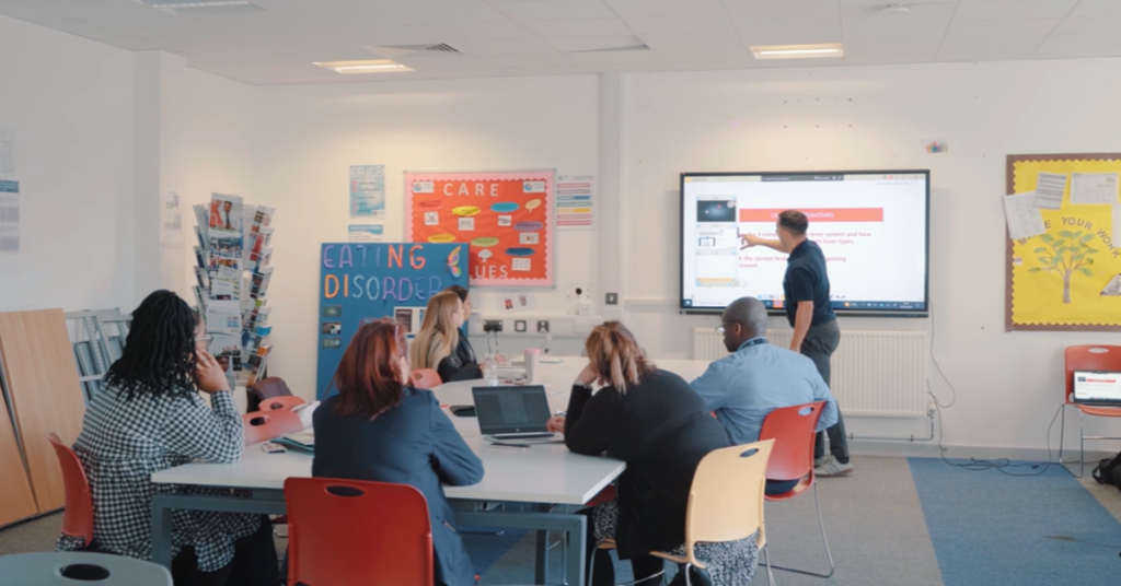 Top Màn Hình Tương Tác Giảng Dạy Ở Trường Đại Học, Cao Đẳng, Học Viện, Trường Nghề…